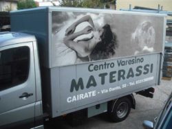 decorazione-automezzi-Decor-Grafica-Furgone-Centro-Varesino-Materassi